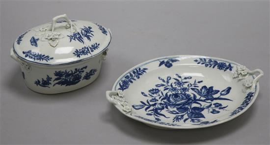 A Worcester rose-centred spray group blue and white butter tub, cover and stand, c.1770, cross hatch crescent mark, 21cm